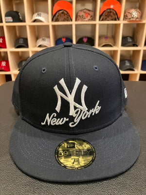 Open image in slideshow, New Era New York Yankees Script Logo 59Fifty Fitted Hat
